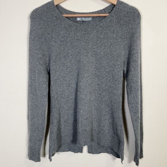 InCashmere Sweaters - IN CASHMERE | CREW NECK LOW HIGH HEM CASHMERE SWEATER IN GREY